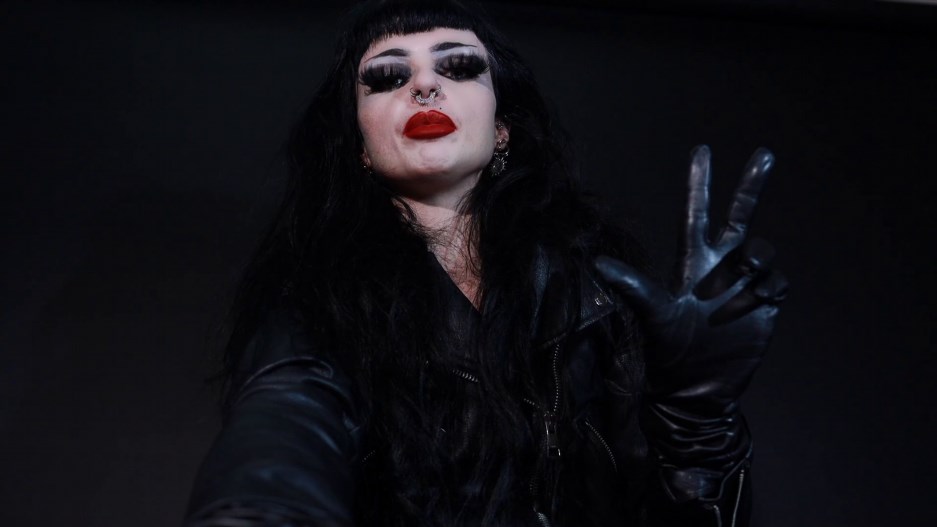 Empress Poison – Captive Vol 5